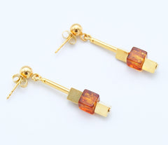 Elegante Bernstein-Cube Ohrringe aus vergoldeten 925 Silber Dreiecken