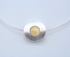 Elegantes 925 Silber Collier mit gelber ummantelter Bernsteinkugel