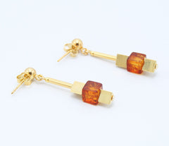 Elegante Bernstein-Cube Ohrringe aus vergoldeten 925 Silber Dreiecken