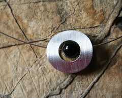 Elegantes 925 Silber Collier mit ummantelter Bernsteinkugel in Kirschfarbe