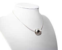 Elegantes 925 Silber Collier mit ummantelter Bernsteinkugel in Kirschfarbe