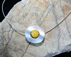 Elegantes 925 Silber Collier mit gelber ummantelter Bernsteinkugel