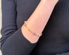 Vergoldetes 925 Silber Armband mit lila facettierten Amethysten