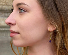 Vergoldete 925 Silber Ohrringe mit facettierten lila Amethysten