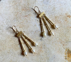 Crotalia Ohrhänger mit vergoldetem 925 Silber und Zuchtperlen