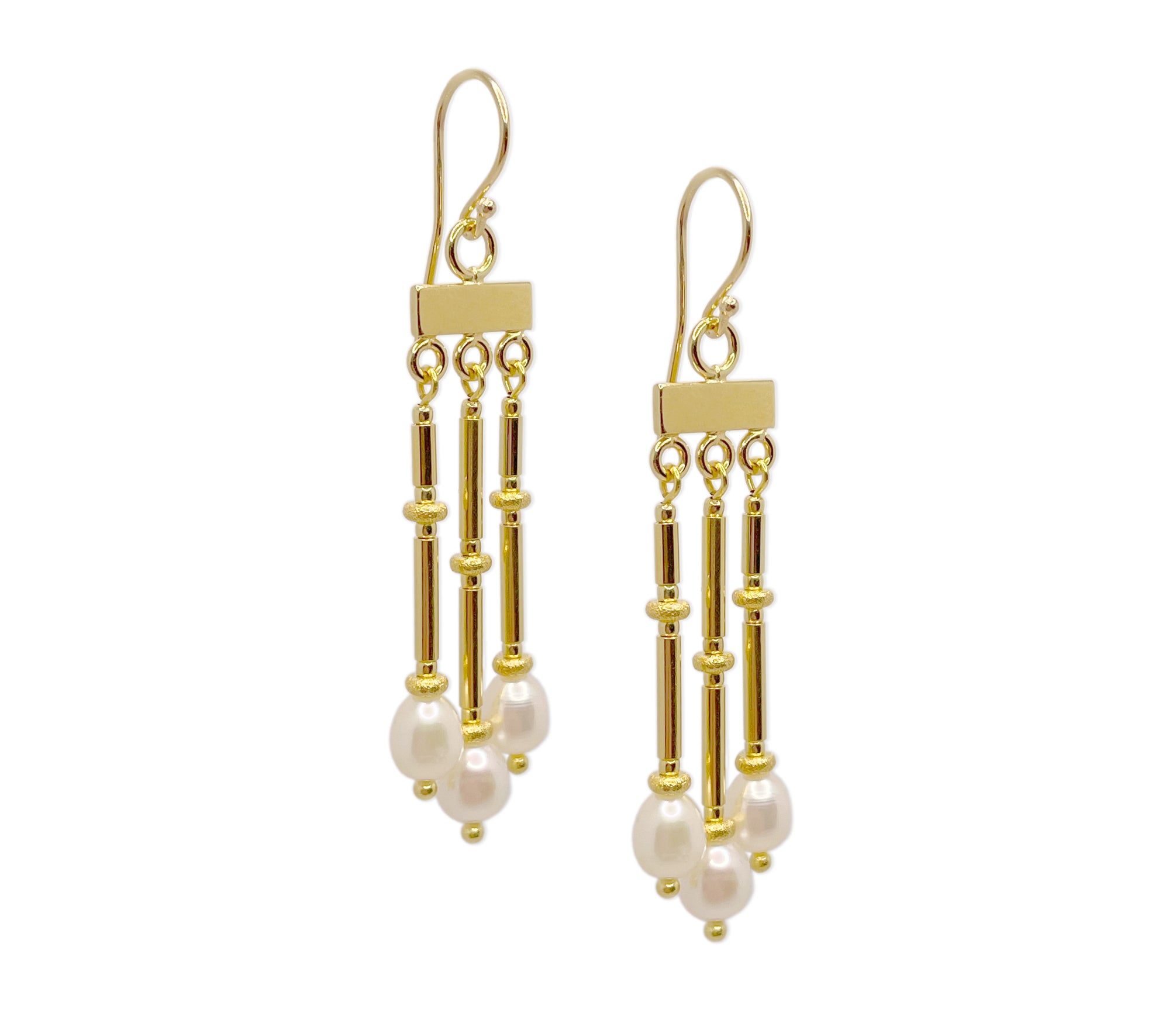 Crotalia Ohrhänger mit vergoldetem 925 Silber und Zuchtperlen