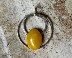 Runder 925 Silber Anhänger mit gelbem Bernstein