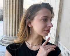 Collier aus Messing mit Smaragden und mehrfarbigen Edelsteinen