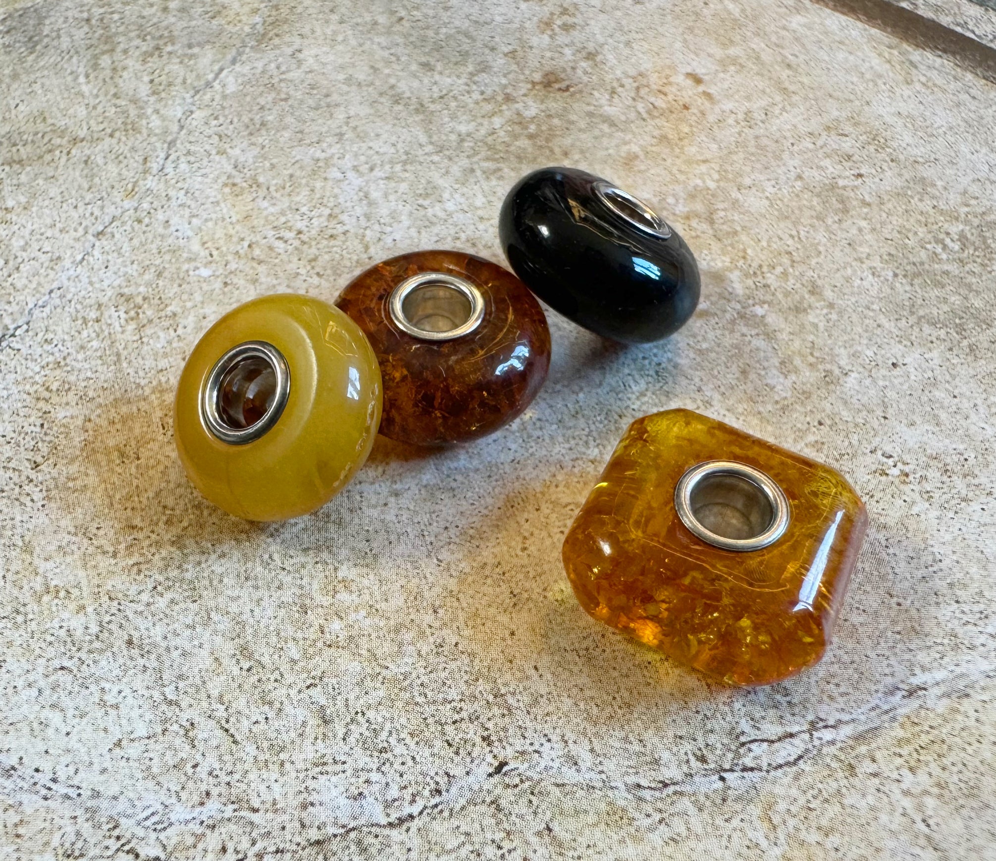 Bernstein Charms mit 925 Silber in Cognacfarbe, Kirschfarbe oder Gelb