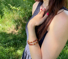 Doppelumwickeltes Armband mit Bernstein in Cognacfarbe