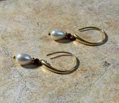 Vergoldete 925 Silber Creolen mit Granatsteinen und Süsswasserperlen