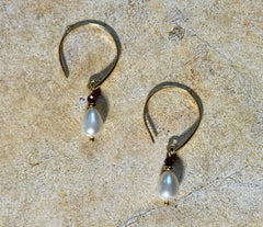 Vergoldete 925 Silber Creolen mit Granatsteinen und Süsswasserperlen