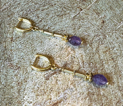 Vergoldete 925 Silber Ohrringe mit facettierten lila Amethysten