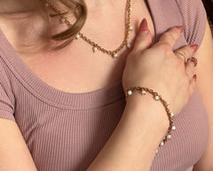 Messing Collier mit Mondsteinen