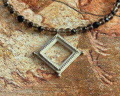 925 Silber Collier mit gotischem Anhänger in Rautenform