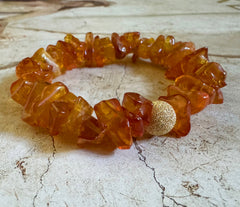 Armband mit vergoldeter diamentierter 925 Silber Kugel und rohem Bernstein