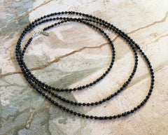 Lange Halskette aus schwarzem Spinell und 925 Silber