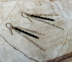 Lange 925 Silber Ohrhaken mit schwarzem facettierten Turmalin