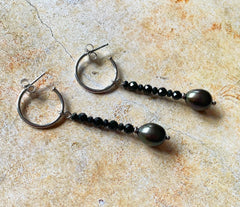 Längliche 925 Silber Creolen mit Perlen und schwarzem Turmalin