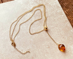 Vergoldete 925 Silber Y-Kette mit großem Bernstein in Cognacfarbe