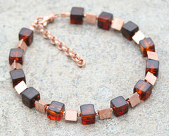Elegantes Armband mit Kirschfarbigen Bernstein-Cubes und Roségold 925 Silber Dreiecken