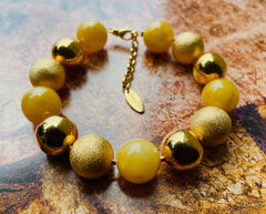 Armband mit gelbem Bernstein und vergoldeten 925 Sterling Silberkugeln