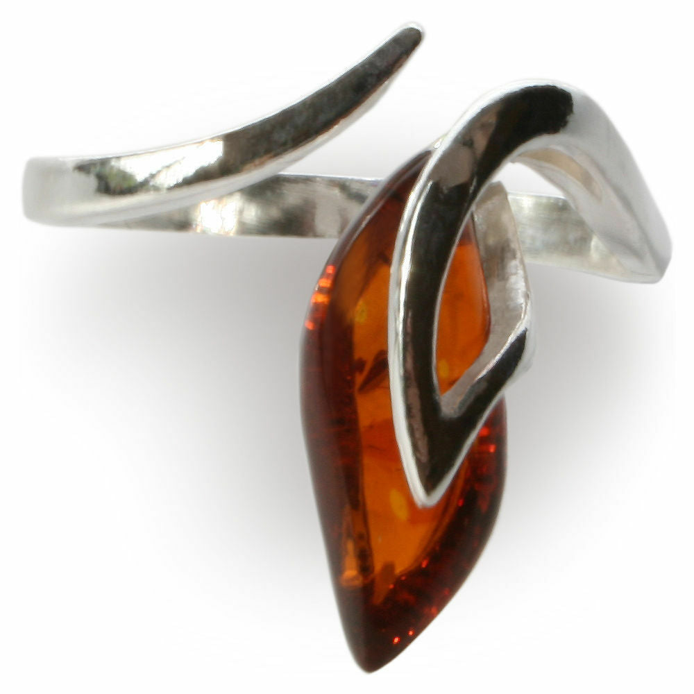 Moderner 925 Silber Ring mit einem Bernstein in Cognacfarbe