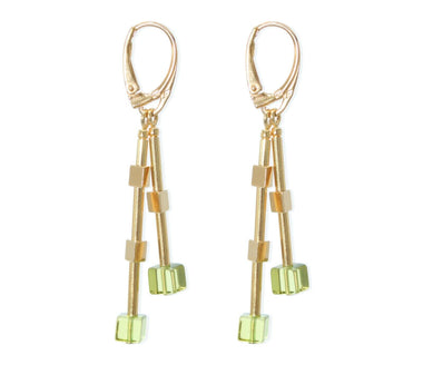 Elegante Klappbrisuren mit vergoldeten 925 Silber Dreiecken und grünem Bernstein