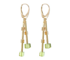 Elegante Klappbrisuren mit vergoldeten 925 Silber Dreiecken und grünem Bernstein