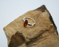 925 Silber Ring mit Marquise-Bernstein und Schlaufen