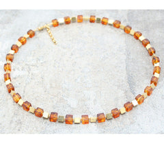 Elegantes Bernstein-Cube Collier aus vergoldeten 925 Silber Dreiecken