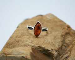 925 Silber Ring mit Marquise-Bernstein und Schlaufen