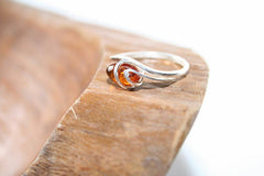 Moderner 925 Silber Ring mit rundlichem Bernsteintropfen