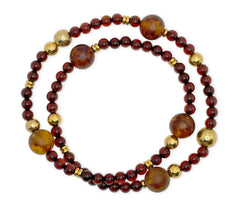 Doppelumwickeltes Armband mit Bernstein in Kirschfarbe und vergoldeten Silberkugeln