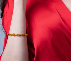 Elegantes Armband mit Cognac Bernstein-Cubes und vergoldeten 925 Silber Dreiecken