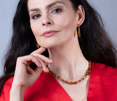 Elegantes Bernstein-Cube Collier aus vergoldeten 925 Silber Dreiecken