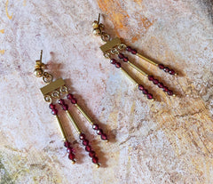 Crotalia Ohrringe mit vergoldetem 925 Silber und Granatsteinen