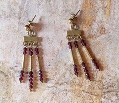 Crotalia Ohrringe mit vergoldetem 925 Silber und Granatsteinen