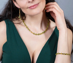 Elegantes Armband mit grünen Bernstein-Cubes und vergoldeten 925 Silber Dreiecken