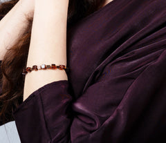 Elegantes Armband mit Kirschfarbigen Bernstein-Cubes und Roségold 925 Silber Dreiecken