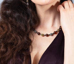 Gelbes Bernstein Collier mit glitzernden Zirkonen und Hämatit